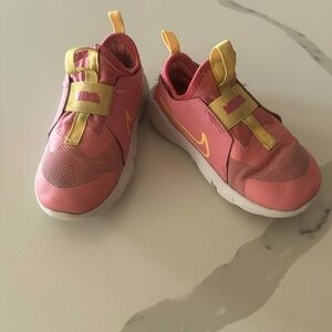 Girls Nike Flex shoes 10C
